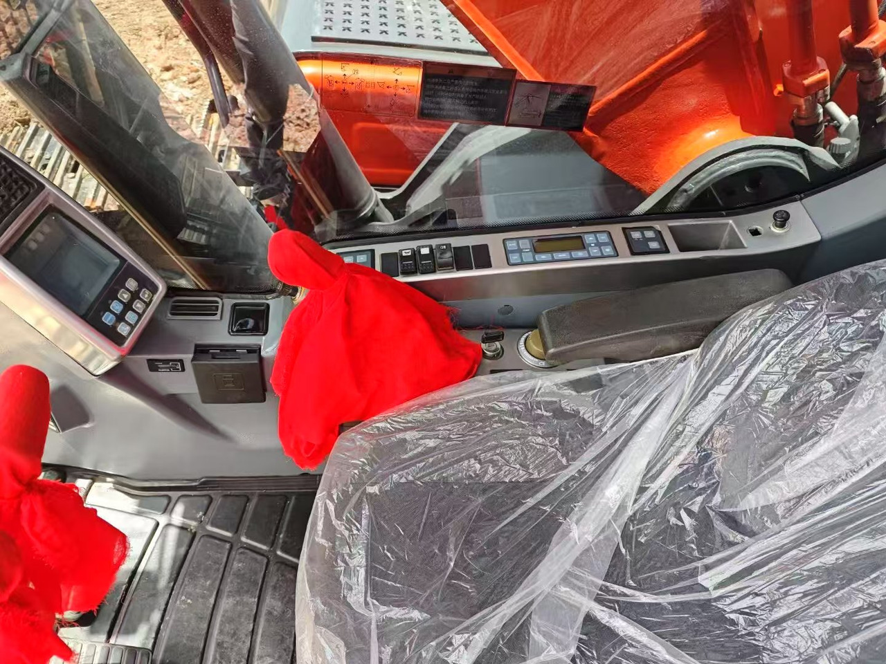 DOOSAN DX300 - Lánctalpas kotró: 5 kép. DOOSAN DX300 - Lánctalpas kotró: 5 kép.