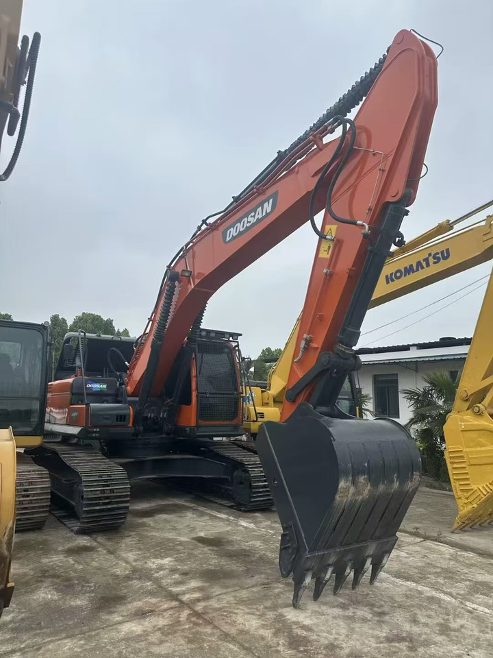 Doosan DX225LC-9C - Lánctalpas kotró: 5 kép. Doosan DX225LC-9C - Lánctalpas kotró: 5 kép.
