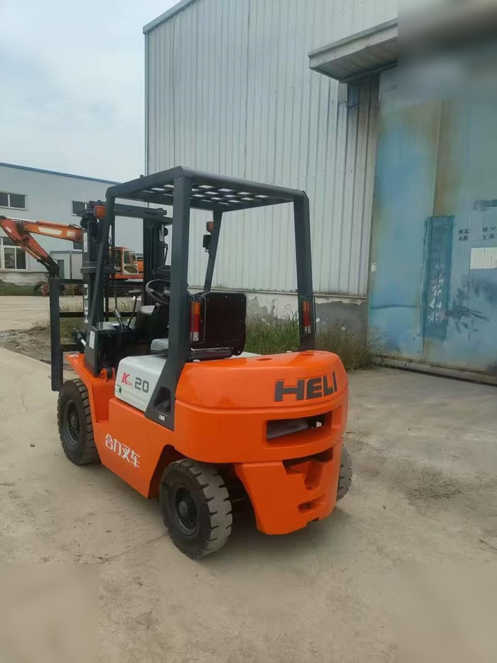 HELI CBD20 - Dízel targonca: 2 kép. HELI CBD20 - Dízel targonca: 2 kép.