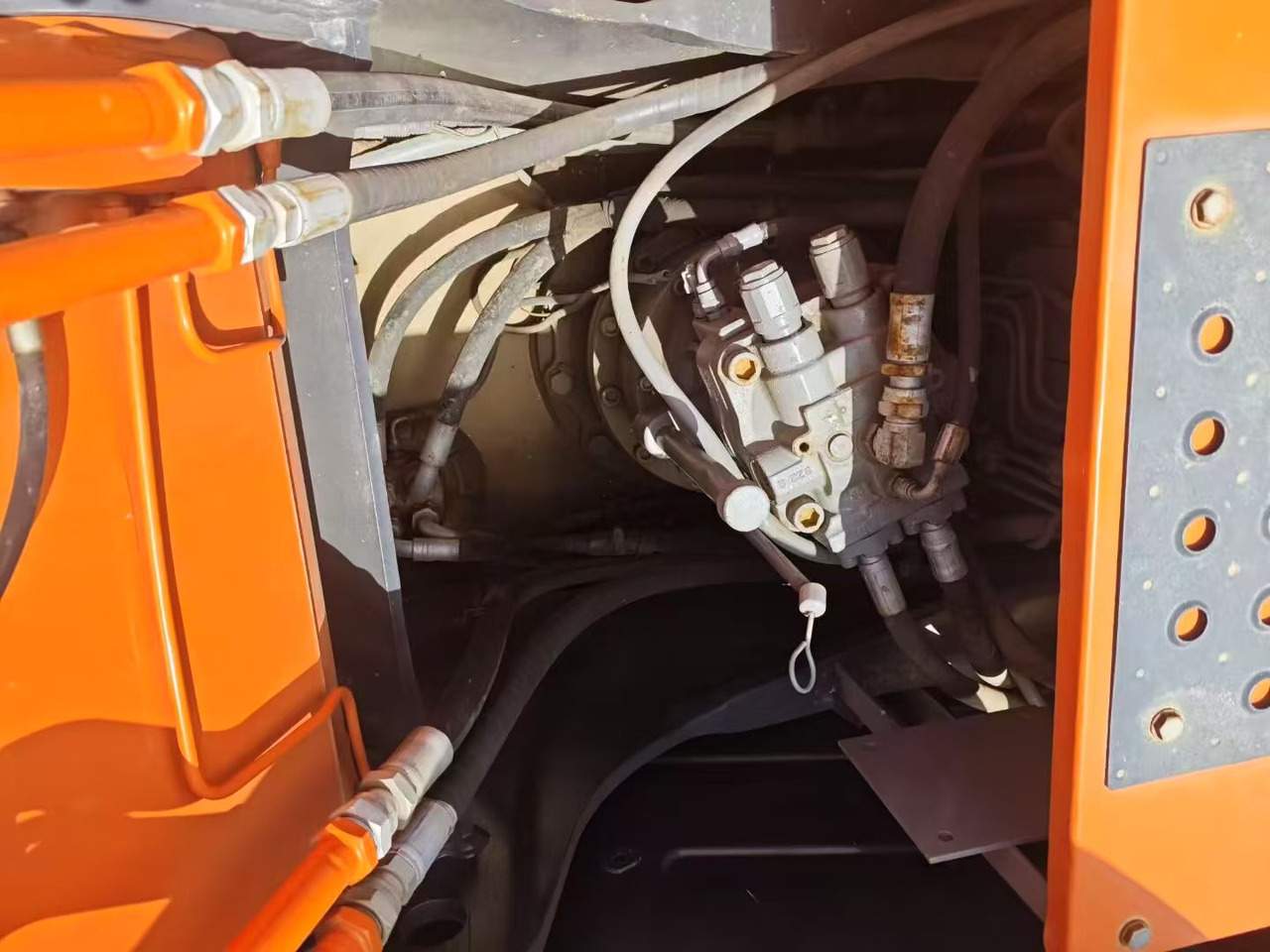 Lánctalpas kotró HITACHI ZX160: 9 kép. Lánctalpas kotró HITACHI ZX160: 9 kép.