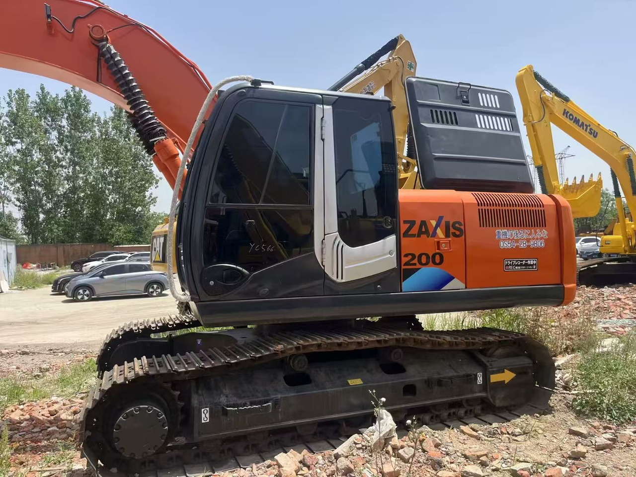 HITACHI ZX200 - Lánctalpas kotró: 4 kép. HITACHI ZX200 - Lánctalpas kotró: 4 kép.