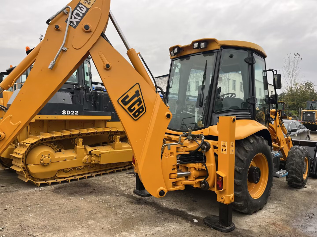 JCB - Kotrórakodó: 3 kép. JCB - Kotrórakodó: 3 kép.