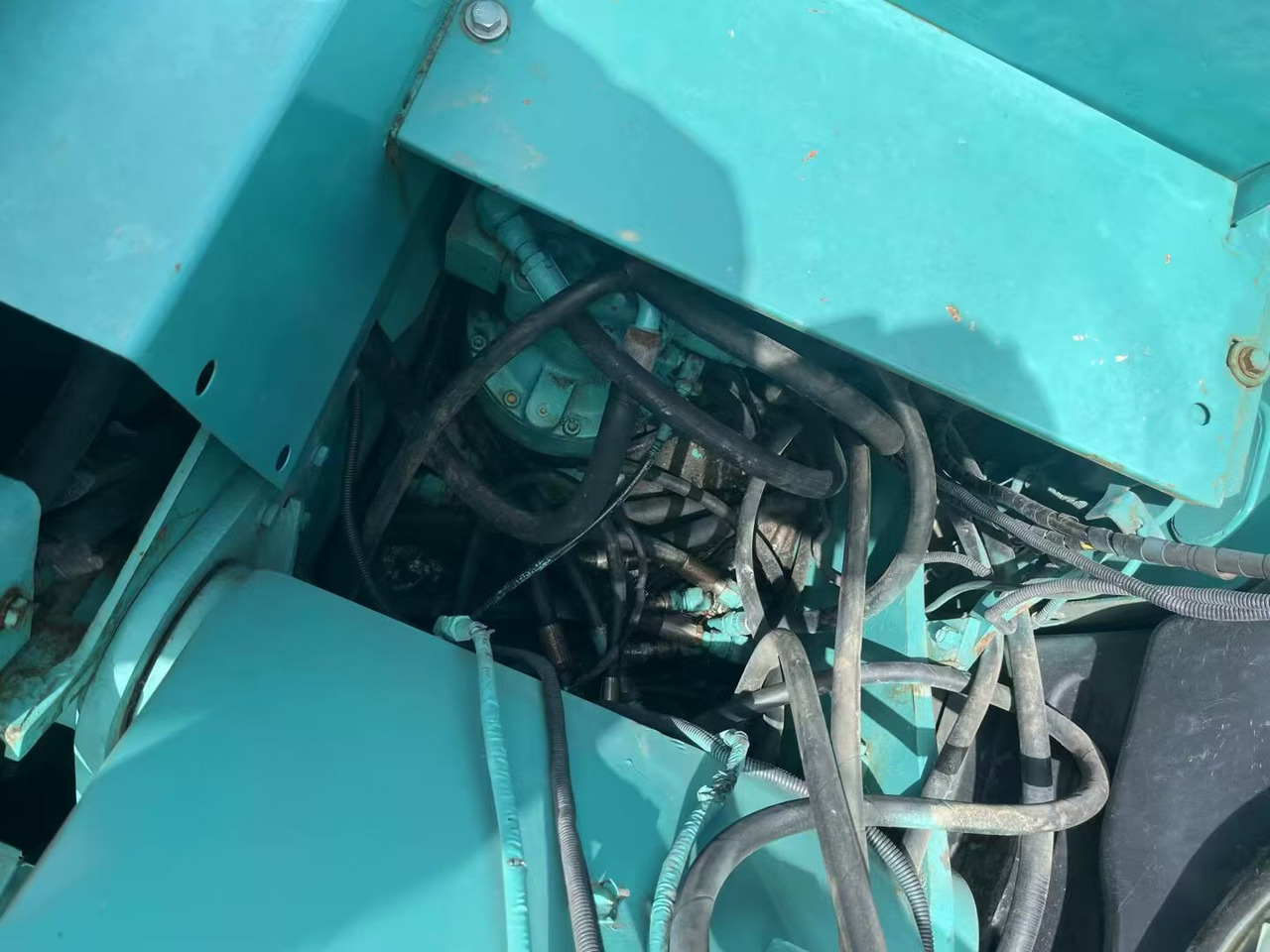 KOBELCO 135SR - Lánctalpas kotró: 4 kép. KOBELCO 135SR - Lánctalpas kotró: 4 kép.