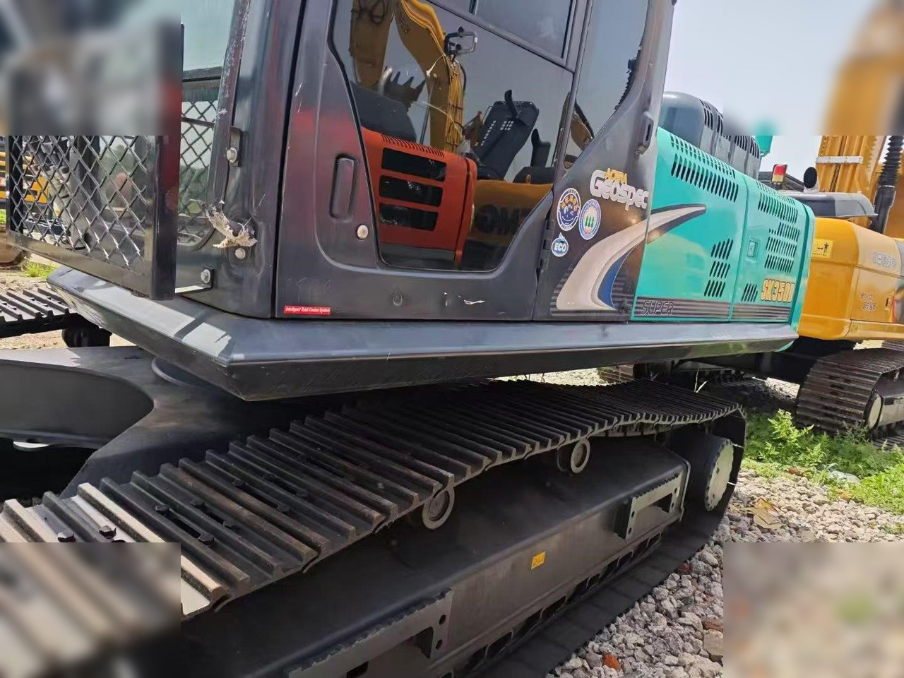 Lánctalpas kotró KOBELCO SK350D: 8 kép.