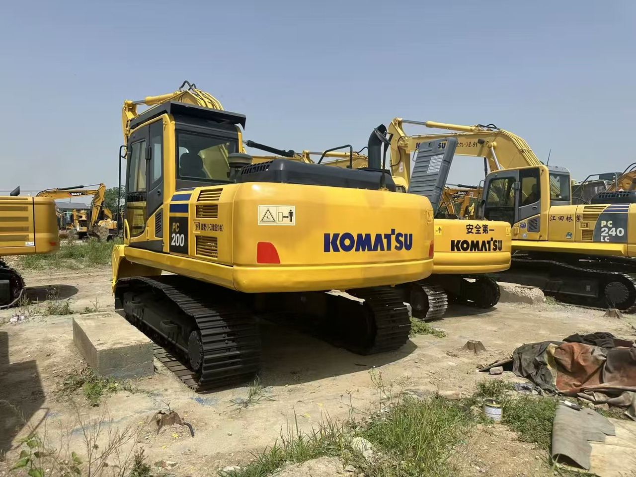 Lánctalpas kotró KOMATSU 200-8: 9 kép.