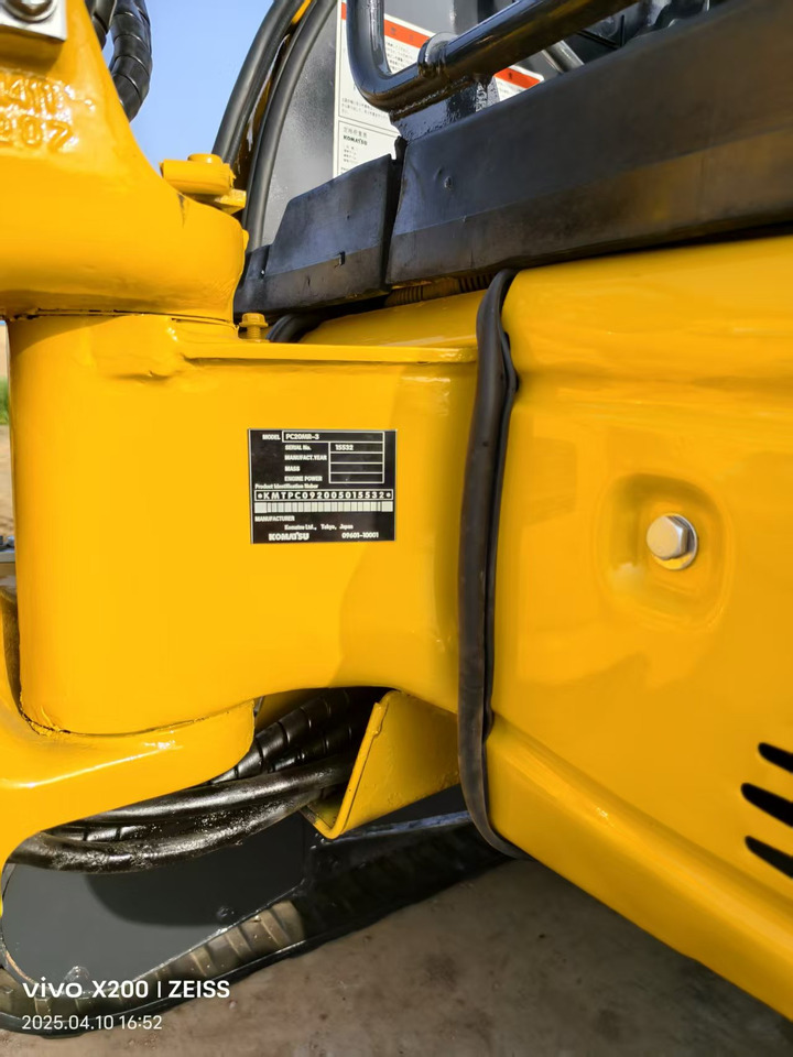 KOMATSU 20MR - Minikotró: 2 kép. KOMATSU 20MR - Minikotró: 2 kép.