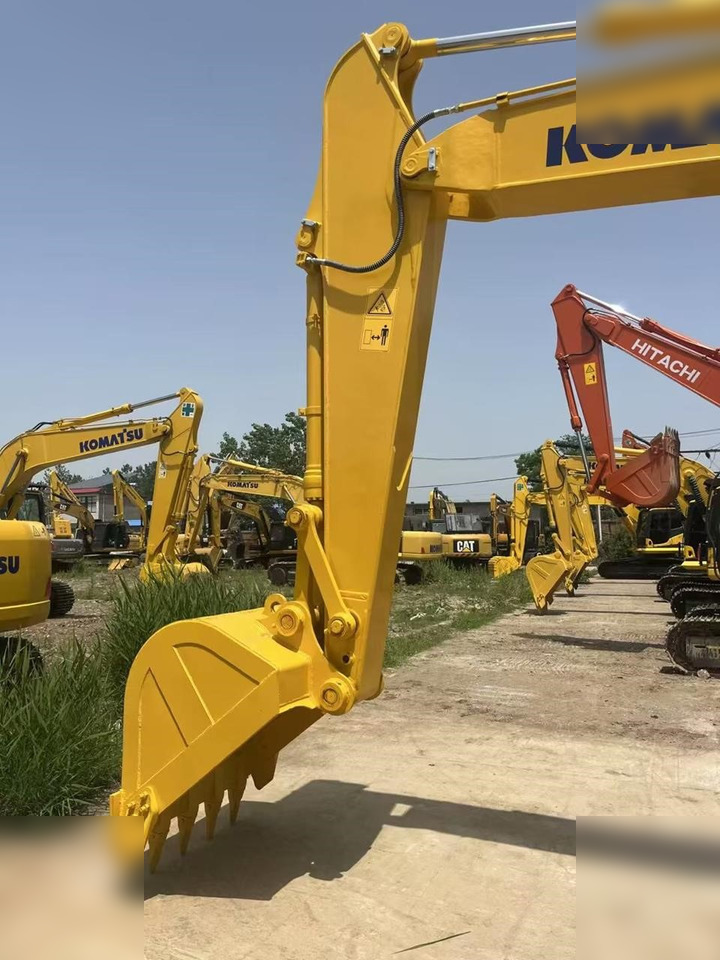 KOMATSU PC160 LC-7 - Lánctalpas kotró: 3 kép. KOMATSU PC160 LC-7 - Lánctalpas kotró: 3 kép.