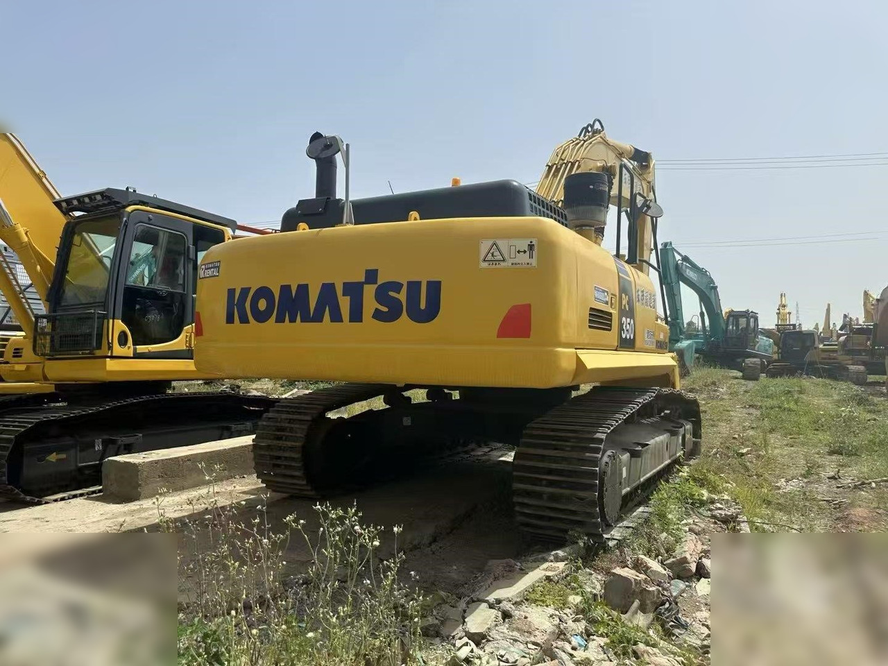 KOMATSU PC350 - Lánctalpas kotró: 3 kép. KOMATSU PC350 - Lánctalpas kotró: 3 kép.