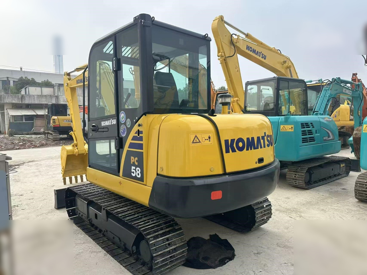 KOMATSU PC56-7 - Minikotró: 1 kép. KOMATSU PC56-7 - Minikotró: 1 kép.