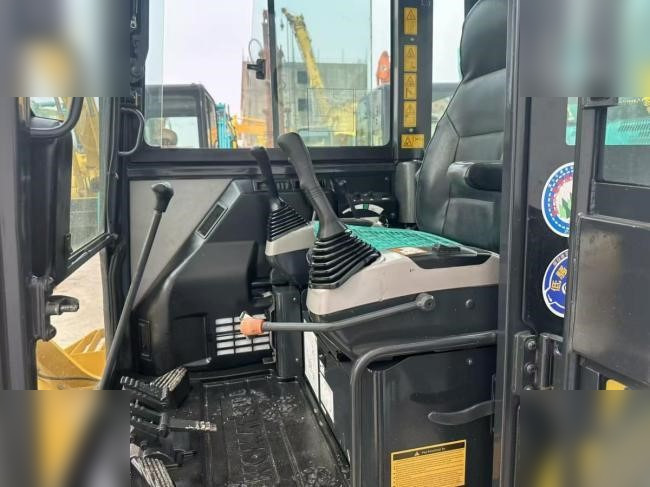 KOMATSU PC56-7 - Minikotró: 3 kép. KOMATSU PC56-7 - Minikotró: 3 kép.
