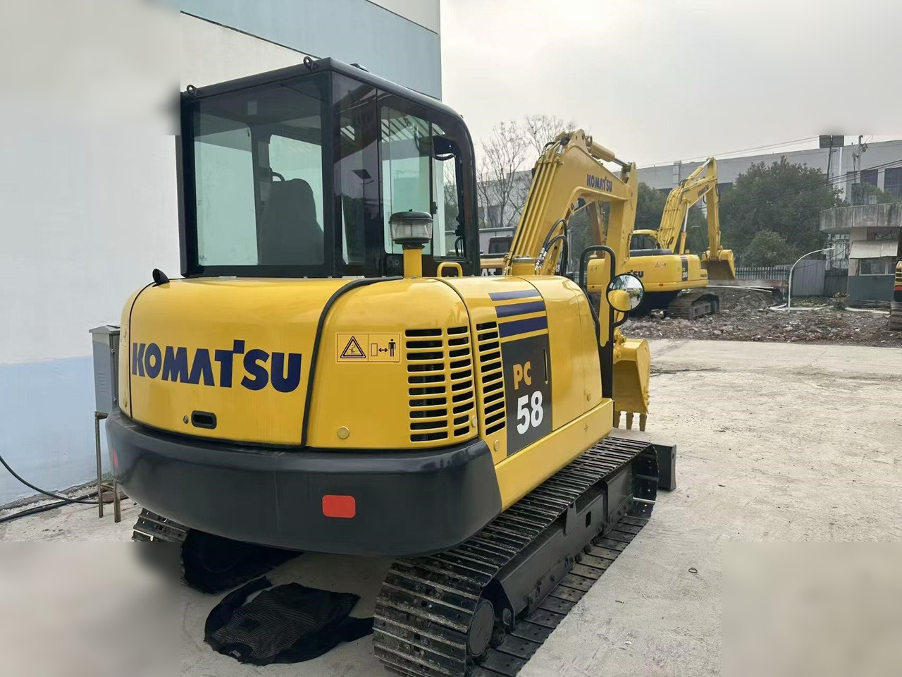 KOMATSU PC56-7 - Minikotró: 3 kép. KOMATSU PC56-7 - Minikotró: 3 kép.