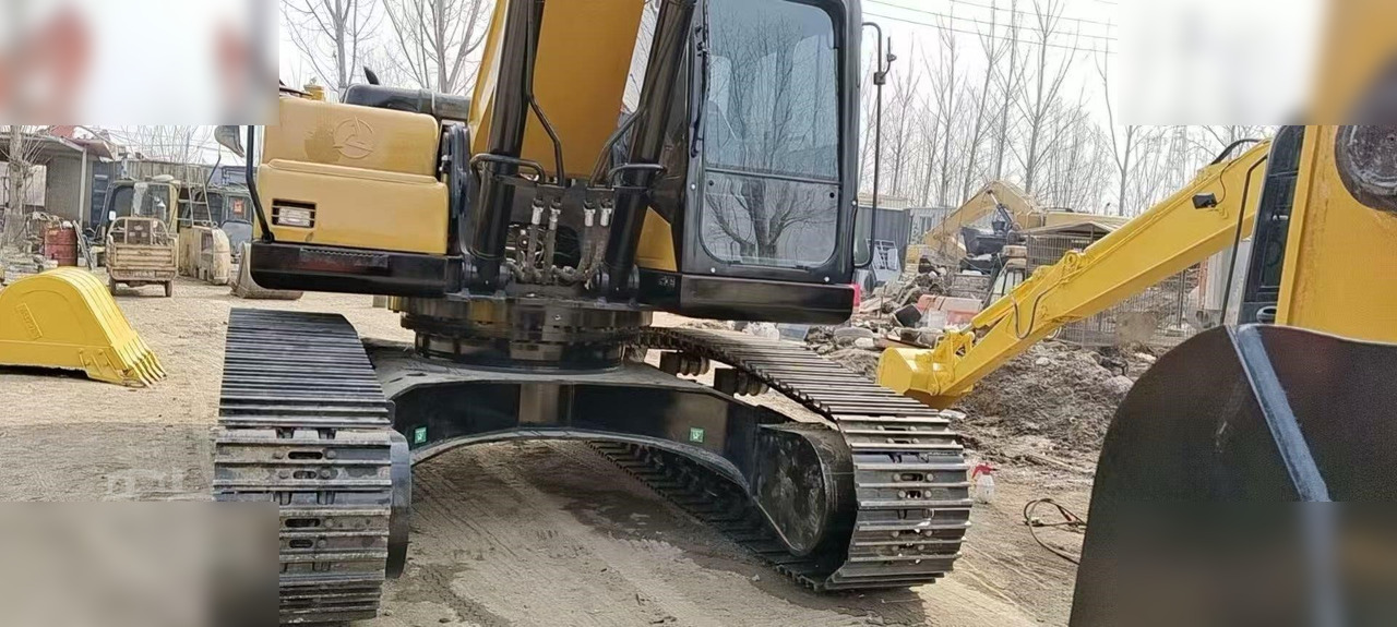 Lánctalpas kotró SANY SY335H: 12 kép.