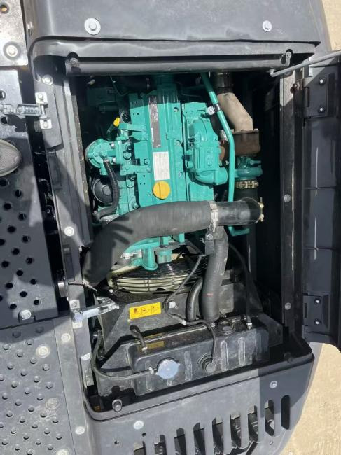 VOLVO EC140 - Lánctalpas kotró: 4 kép. VOLVO EC140 - Lánctalpas kotró: 4 kép.