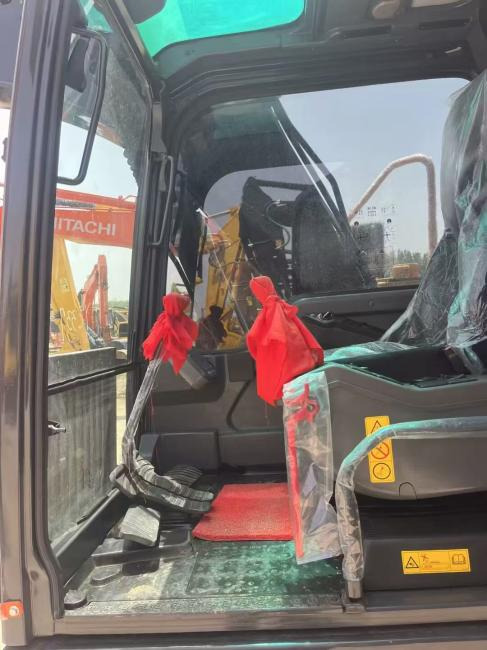 VOLVO EC140 - Lánctalpas kotró: 5 kép. VOLVO EC140 - Lánctalpas kotró: 5 kép.