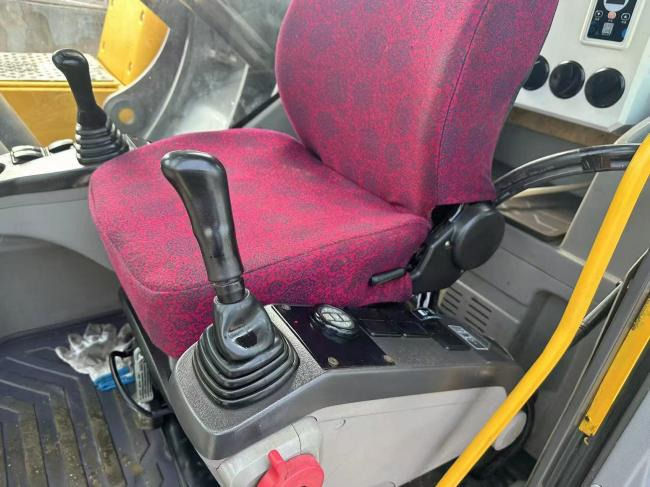 VOLVO EC480 - Lánctalpas kotró: 5 kép. VOLVO EC480 - Lánctalpas kotró: 5 kép.