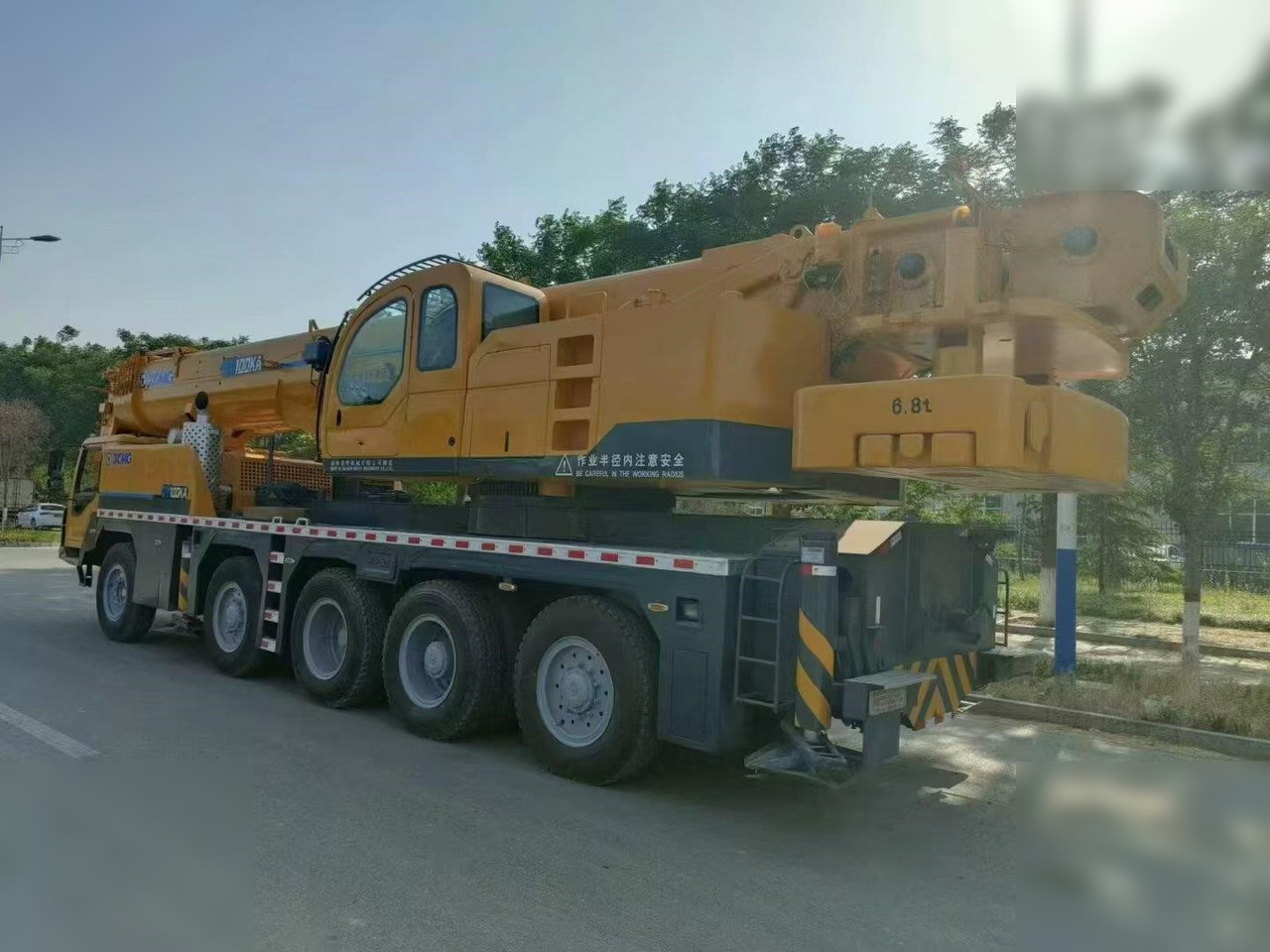 XCMG QY100KA - Terepjáró autódaru: 3 kép. XCMG QY100KA - Terepjáró autódaru: 3 kép.