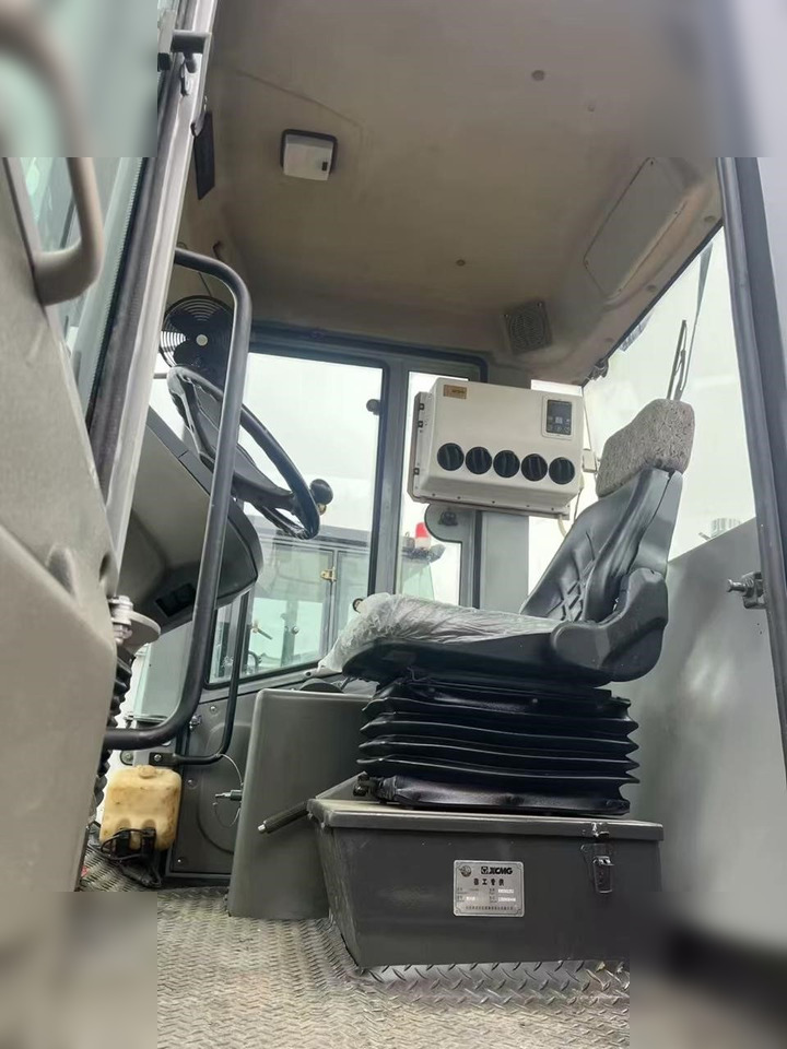 XCMG XS223J - Talajtömörítő: 3 kép. XCMG XS223J - Talajtömörítő: 3 kép.