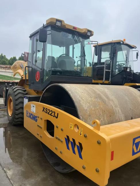 Talajtömörítő XCMG XS223J: 8 kép.