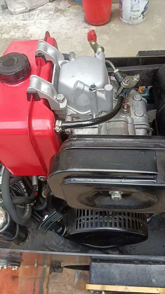 Double-drum vibratory mini roller - Henger: 2 kép. Double-drum vibratory mini roller - Henger: 2 kép.