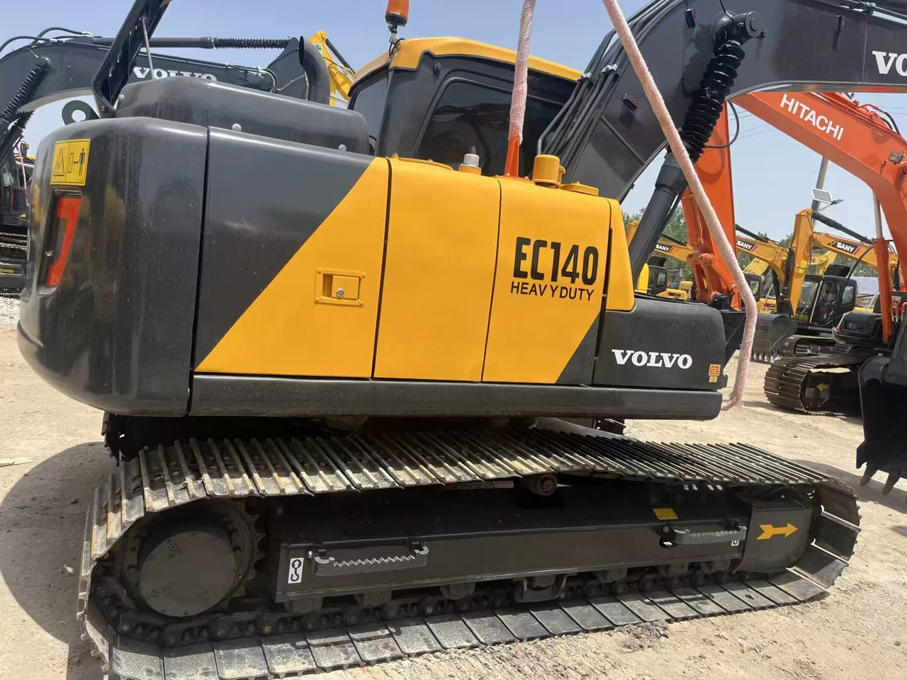 Volvo EC140 - Lánctalpas kotró: 1 kép. Volvo EC140 - Lánctalpas kotró: 1 kép.