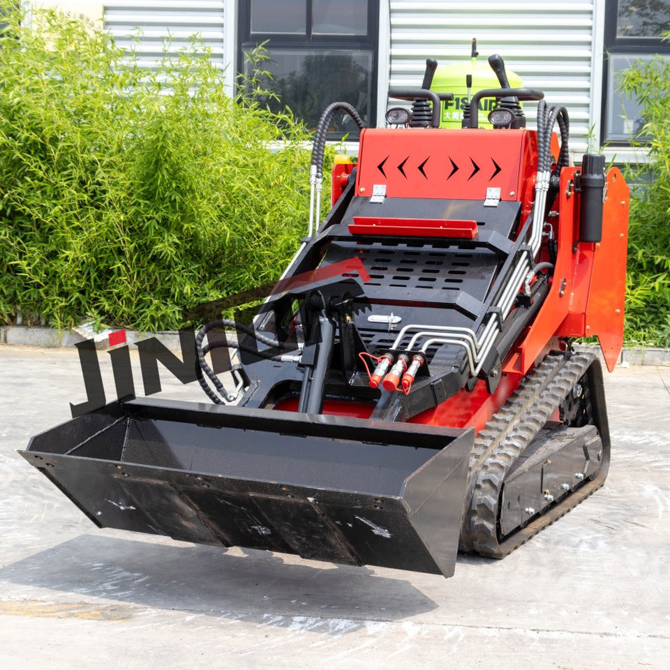 Powerful skid steer loader with different attachments - Kompakt lánctalpas rakodó: 2 kép. Powerful skid steer loader with different attachments - Kompakt lánctalpas rakodó: 2 kép.