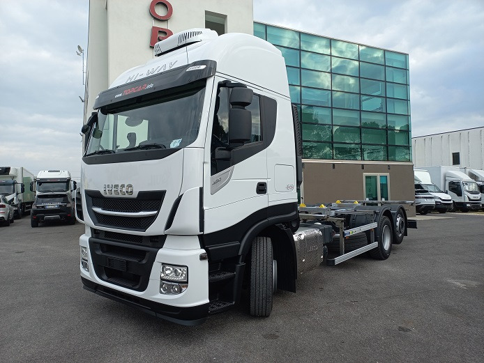 IVECO AS260S48 - Alvaz teherautó: 2 kép. IVECO AS260S48 - Alvaz teherautó: 2 kép.