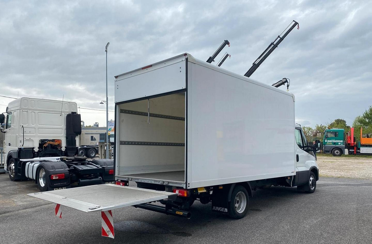 IVECO DAILY 35C16 EURO 6 FURGONE SPONDA POSTERIORE - Dobozos kisteherautó: 5 kép. IVECO DAILY 35C16 EURO 6 FURGONE SPONDA POSTERIORE - Dobozos kisteherautó: 5 kép.