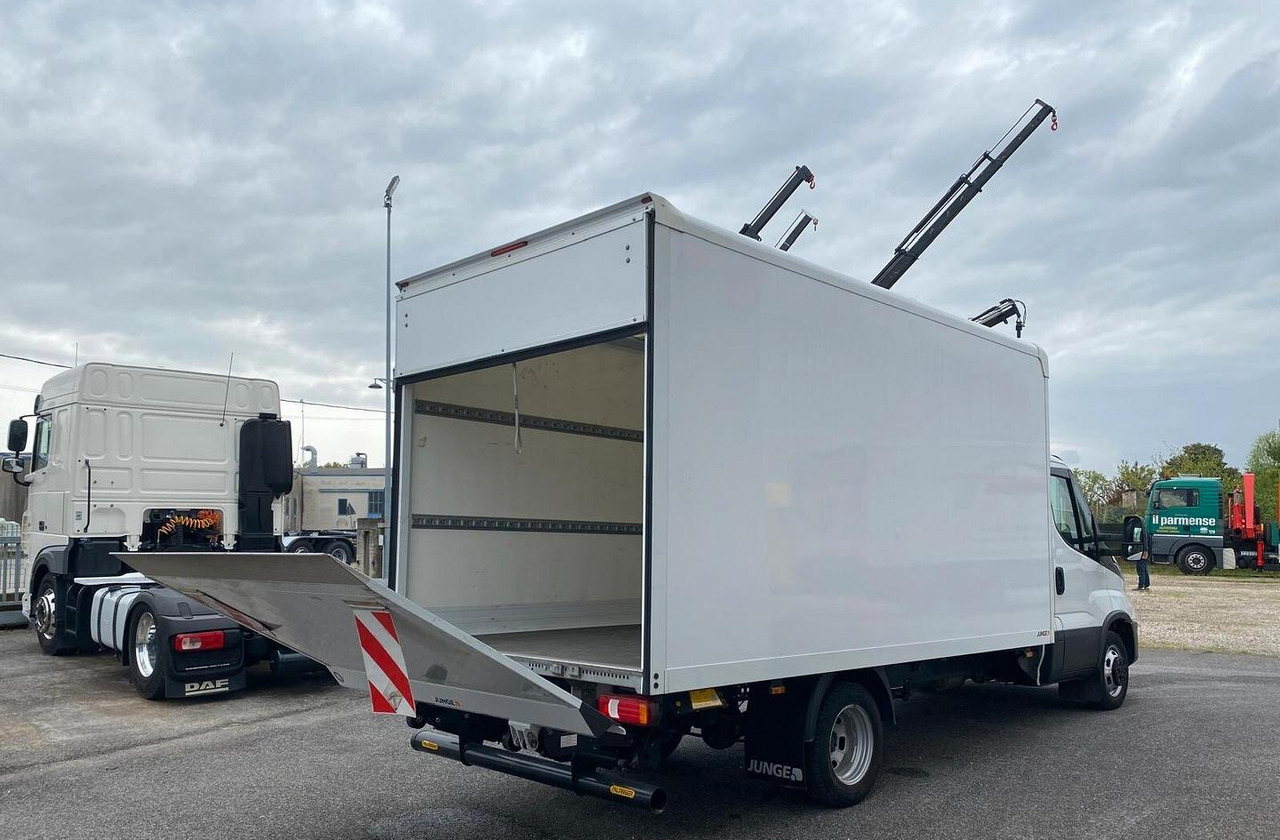 IVECO DAILY 35C16 EURO 6 FURGONE SPONDA POSTERIORE - Dobozos kisteherautó: 4 kép. IVECO DAILY 35C16 EURO 6 FURGONE SPONDA POSTERIORE - Dobozos kisteherautó: 4 kép.