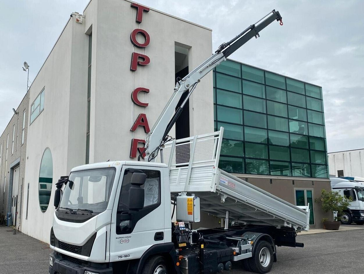 IVECO EUROCARGO 75E16 2019 RIBALTABILE E GRU - Billenőplatós teherautó, Darus autó: 1 kép. IVECO EUROCARGO 75E16 2019 RIBALTABILE E GRU - Billenőplatós teherautó, Darus autó: 1 kép.
