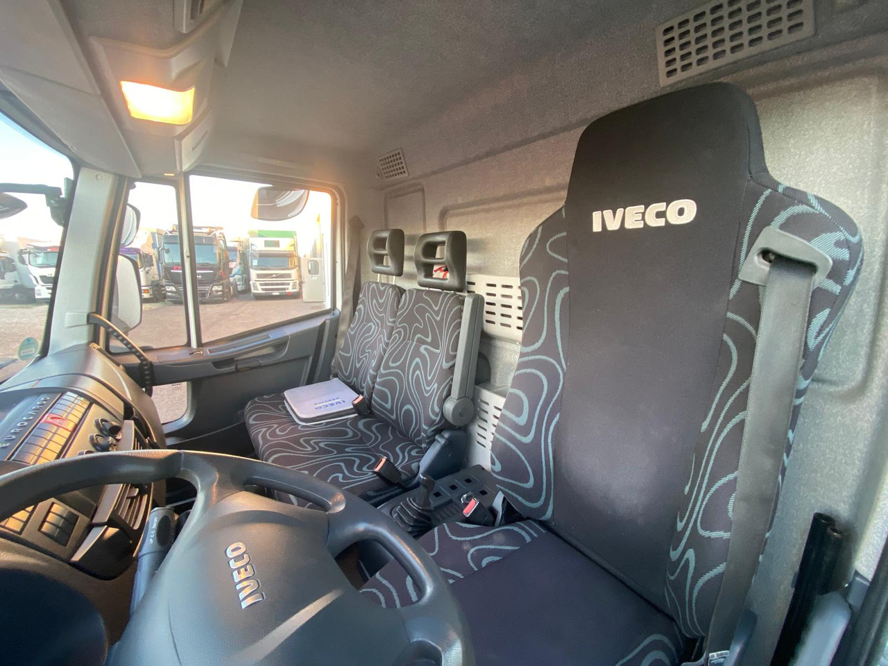 IVECO EUROCARGO 75E19 - Dobozos felépítményű teherautó: 5 kép. IVECO EUROCARGO 75E19 - Dobozos felépítményű teherautó: 5 kép.