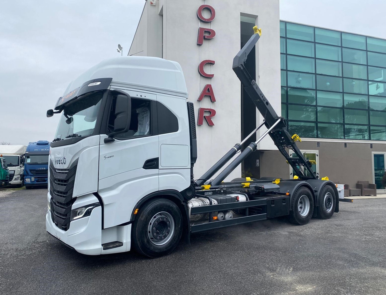 IVECO S-WAY AS260S48 - Horgos rakodó teherautó: 1 kép. IVECO S-WAY AS260S48 - Horgos rakodó teherautó: 1 kép.