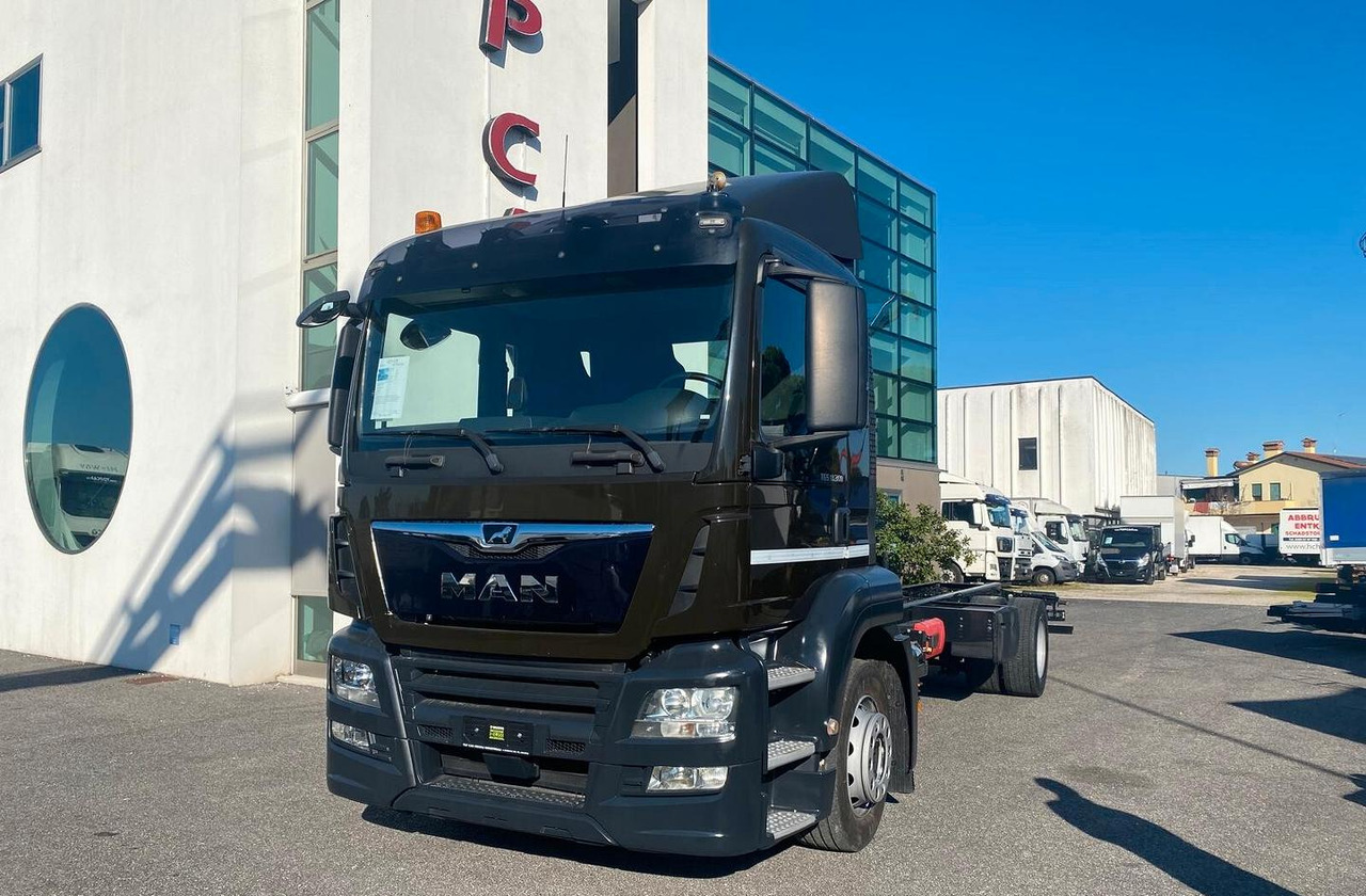 MAN TGS 16.360 MOTRICE 2 ASSI TELAIO 2019 - Alvaz teherautó: 3 kép. MAN TGS 16.360 MOTRICE 2 ASSI TELAIO 2019 - Alvaz teherautó: 3 kép.