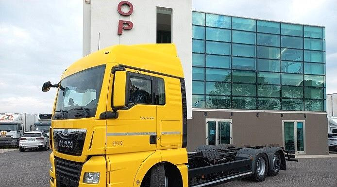MAN TGX 26.500 MOTRICE 3 ASSI TELAIO EURO 6 2019 - Alvaz teherautó: 3 kép. MAN TGX 26.500 MOTRICE 3 ASSI TELAIO EURO 6 2019 - Alvaz teherautó: 3 kép.