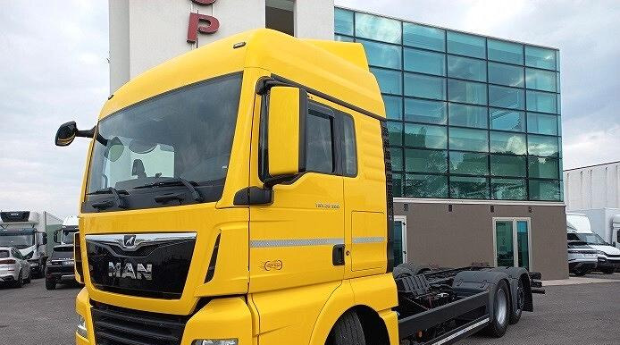 MAN TGX 26.500 MOTRICE 3 ASSI TELAIO EURO 6 2019 - Alvaz teherautó: 2 kép. MAN TGX 26.500 MOTRICE 3 ASSI TELAIO EURO 6 2019 - Alvaz teherautó: 2 kép.