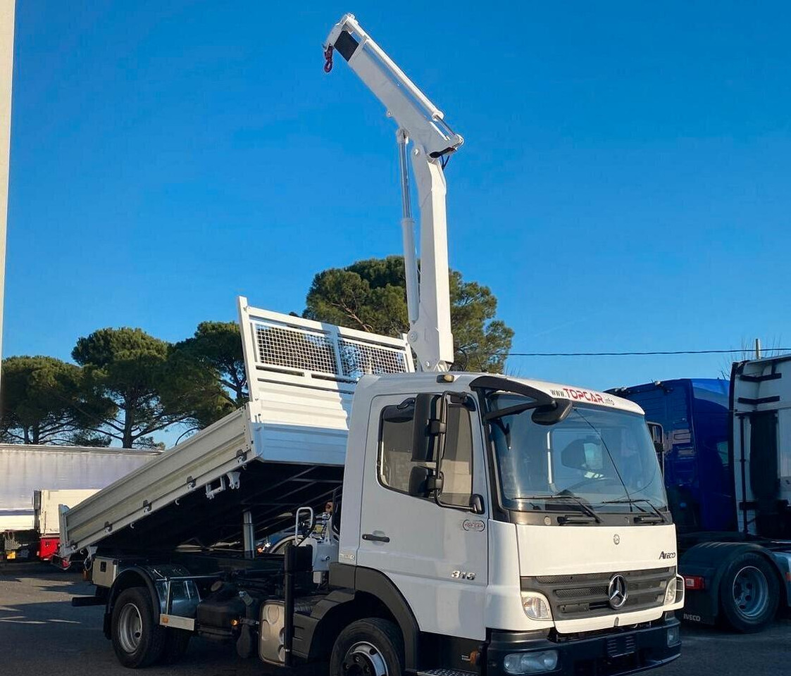 MERCEDES 816 ATEGO RIBALTABILE E GRU - Billenőplatós teherautó, Darus autó: 2 kép. MERCEDES 816 ATEGO RIBALTABILE E GRU - Billenőplatós teherautó, Darus autó: 2 kép.