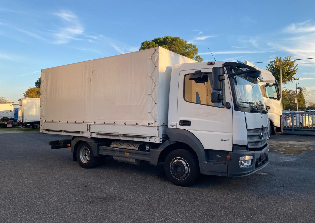MERCEDES-BENZ 816 ATEGO - Ponyvás teherautó: 2 kép. MERCEDES-BENZ 816 ATEGO - Ponyvás teherautó: 2 kép.