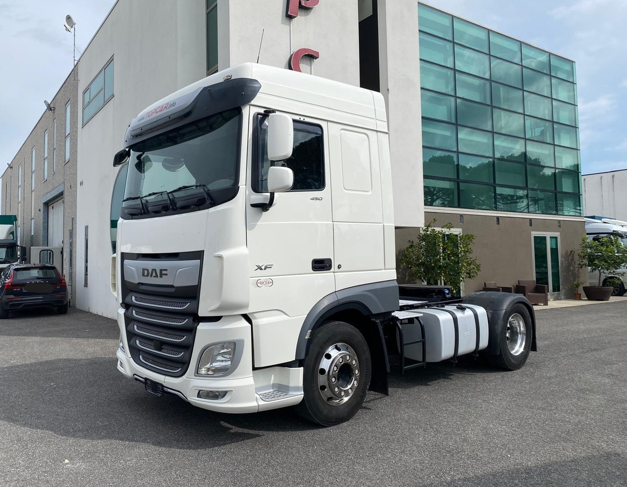 DAF XF 450 - Nyergesvontató: 1 kép. DAF XF 450 - Nyergesvontató: 1 kép.
