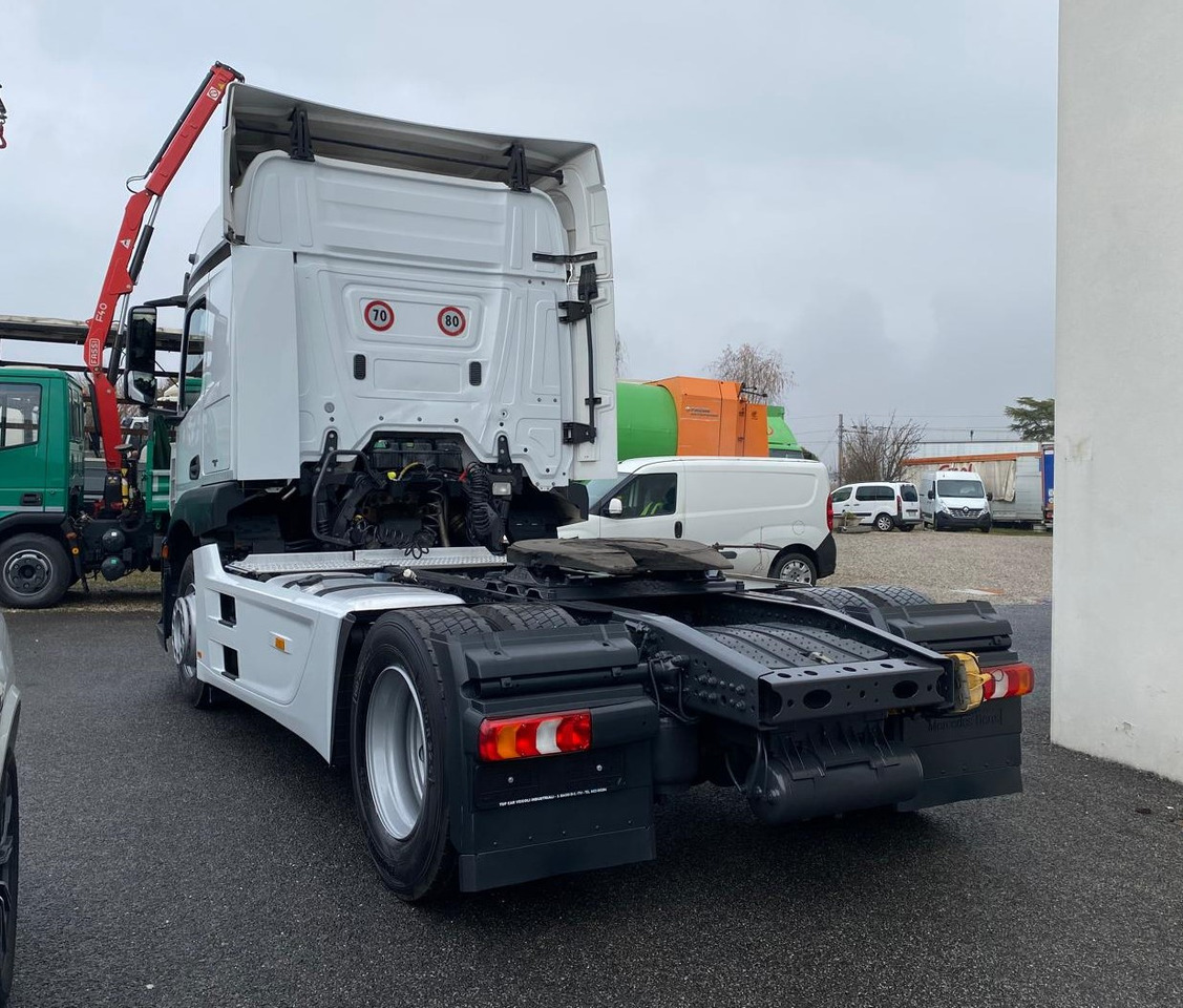 MERCEDES ACTROS 18.40 - Nyergesvontató: 4 kép. MERCEDES ACTROS 18.40 - Nyergesvontató: 4 kép.