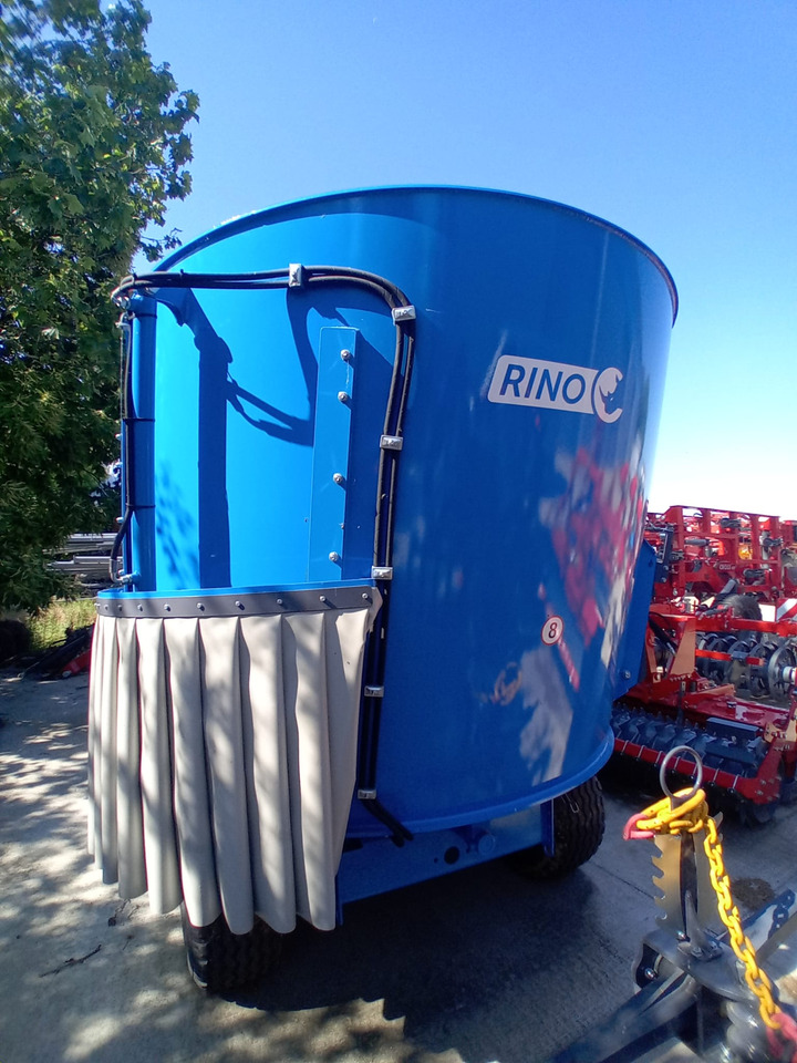 EUROMILK RINO FX 800 - Etetőkocsi: 2 kép. EUROMILK RINO FX 800 - Etetőkocsi: 2 kép.