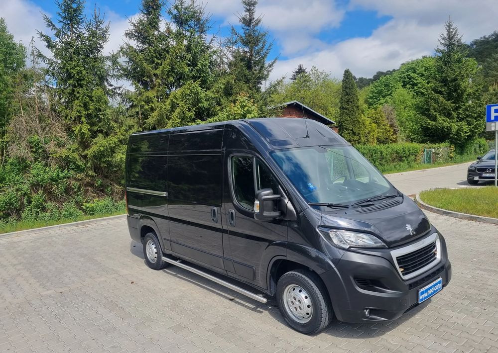 Peugeot Boxer - Kis furgon: 2 kép. Peugeot Boxer - Kis furgon: 2 kép.