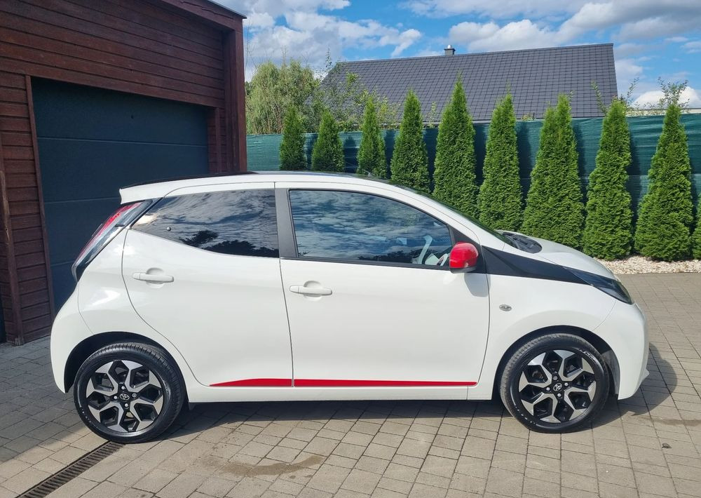Toyota Aygo 1.0 VVT-i Sprint EU6 - Autó: 3 kép. Toyota Aygo 1.0 VVT-i Sprint EU6 - Autó: 3 kép.