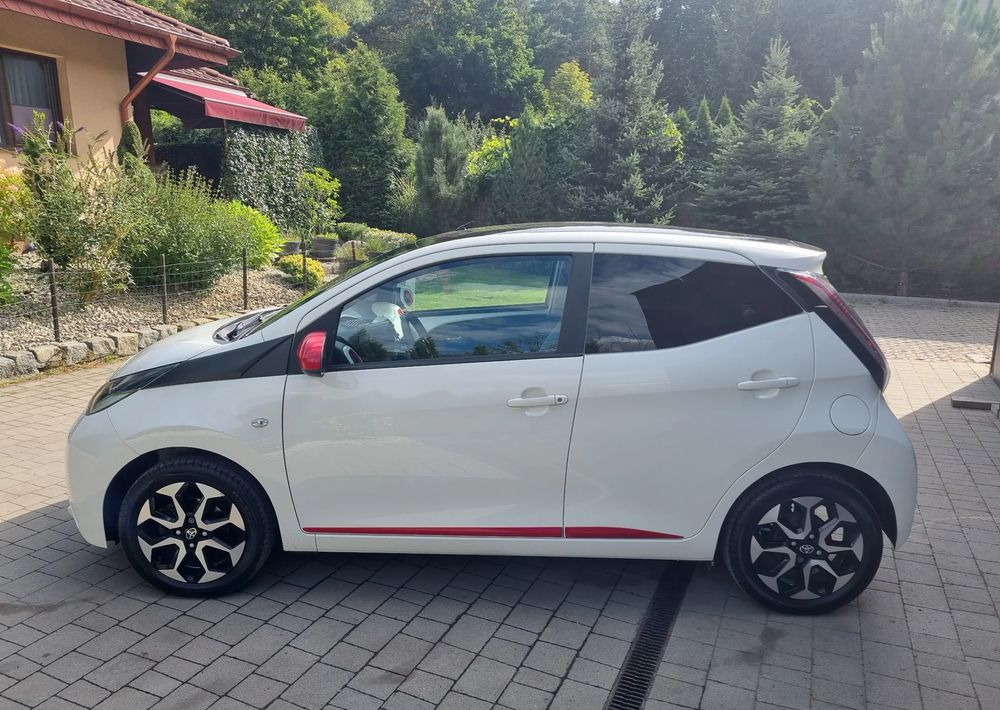 Toyota Aygo 1.0 VVT-i Sprint EU6 - Autó: 4 kép. Toyota Aygo 1.0 VVT-i Sprint EU6 - Autó: 4 kép.