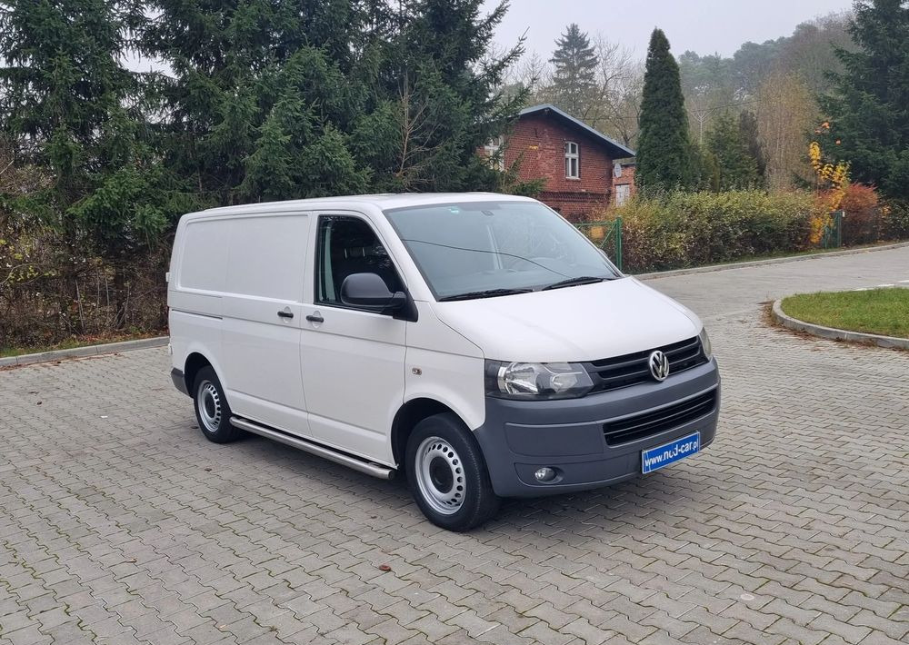Volkswagen Transporter - Kis furgon: 2 kép. Volkswagen Transporter - Kis furgon: 2 kép.