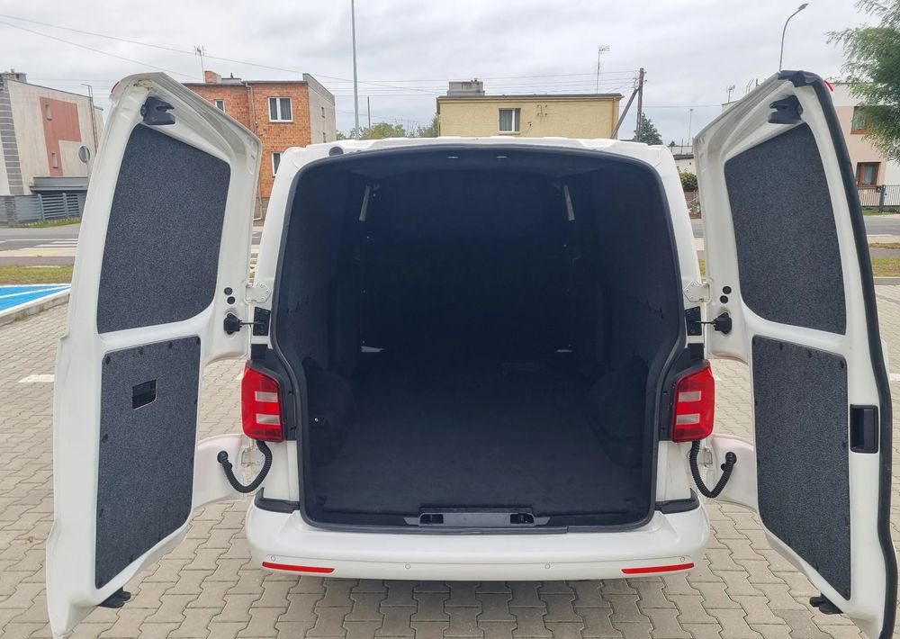 Kis furgon Volkswagen Transporter: 8 kép.