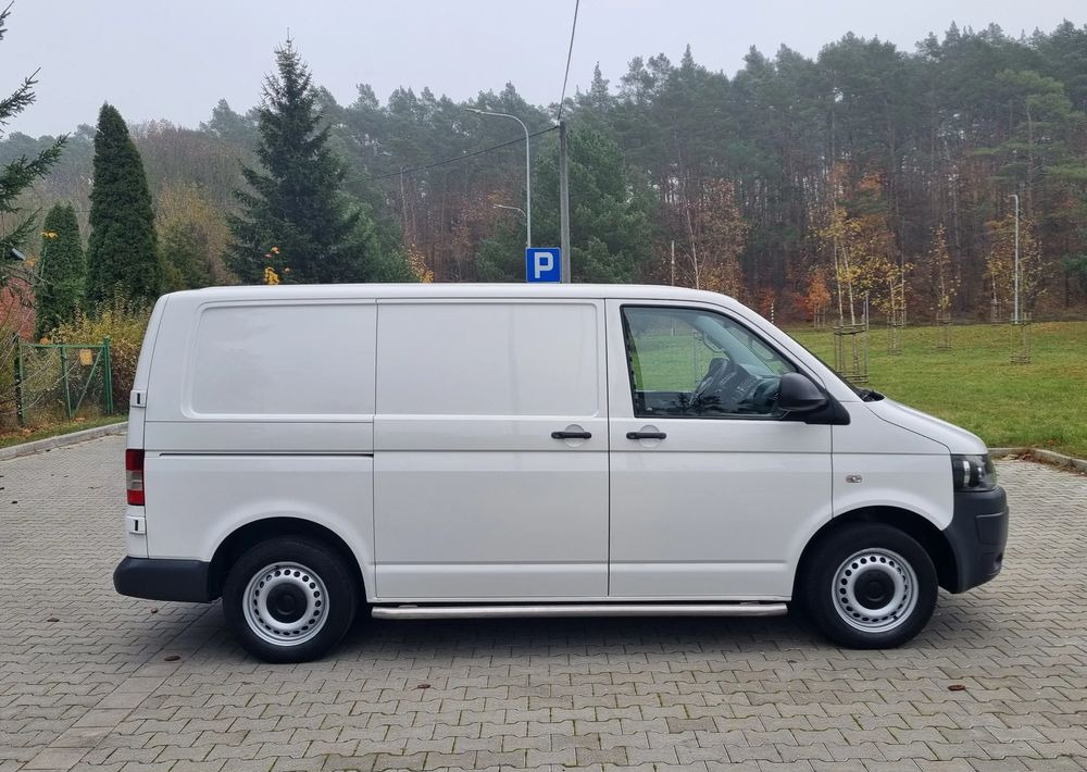 Volkswagen Transporter - Kis furgon: 3 kép. Volkswagen Transporter - Kis furgon: 3 kép.