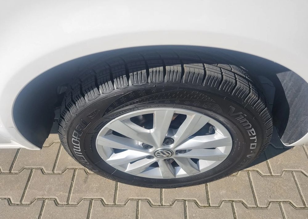 Kis furgon Volkswagen Transporter: 12 kép.