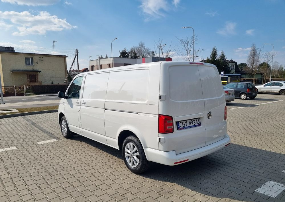 Volkswagen Transporter - Kis furgon: 4 kép. Volkswagen Transporter - Kis furgon: 4 kép.