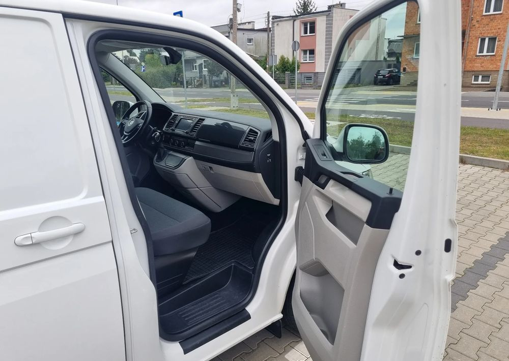Kis furgon Volkswagen Transporter: 19 kép.