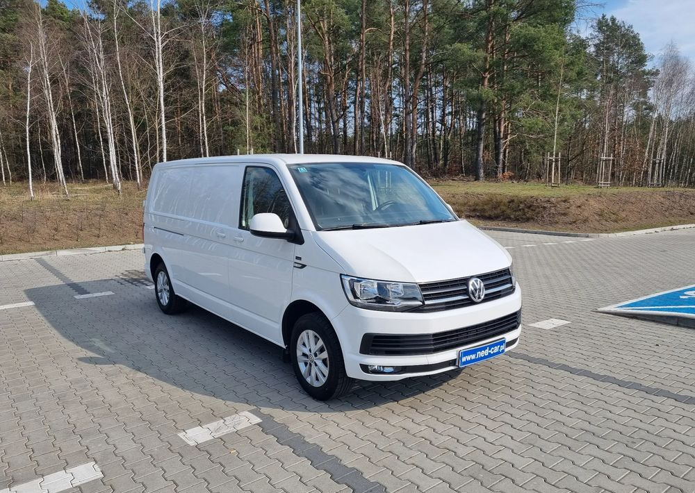 Volkswagen Transporter - Kis furgon: 2 kép. Volkswagen Transporter - Kis furgon: 2 kép.