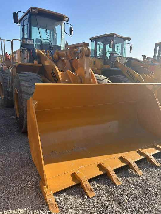 90% New CAT 950h Used Wheel Loader, Powerful, Low Price, and Very Good Quality - Gumikerekes homlokrakodó: 2 kép. 90% New CAT 950h Used Wheel Loader, Powerful, Low Price, and Very Good Quality - Gumikerekes homlokrakodó: 2 kép.